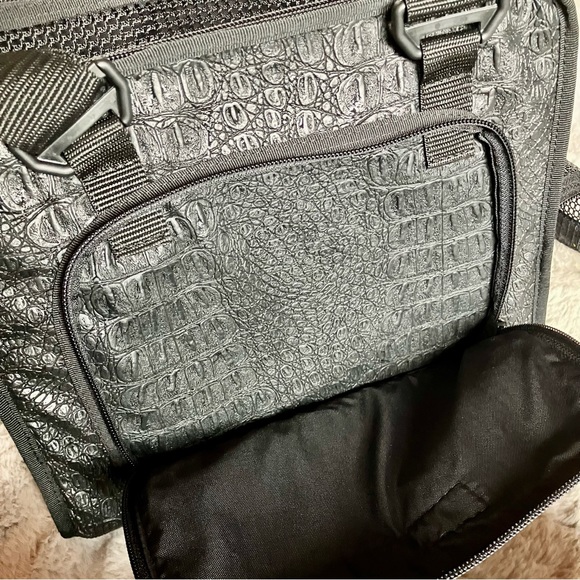 One-of-a-kind black snakeprint small pet carrier by Daba Doo Collection like new - Picture 12 of 12